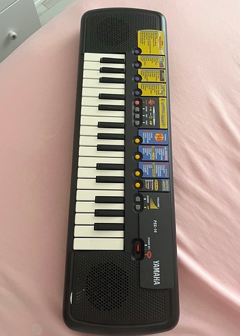 Sarı Yamaha Klavye