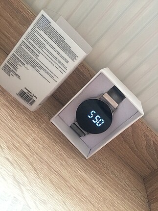 Dokunmatik dijital kol saati