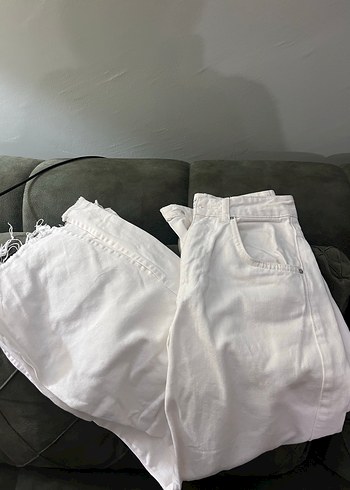 34 Beden beyaz Renk Bershka Düğmeli Beyaz Midi Kot Pantolon