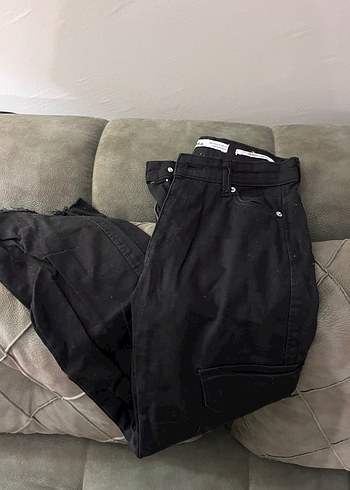 Siyah Kemerli Bol Kesim Kadın Kot Pantolon
