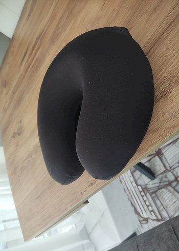 Siyah Boyun Destek Yastığı - Görsel 3