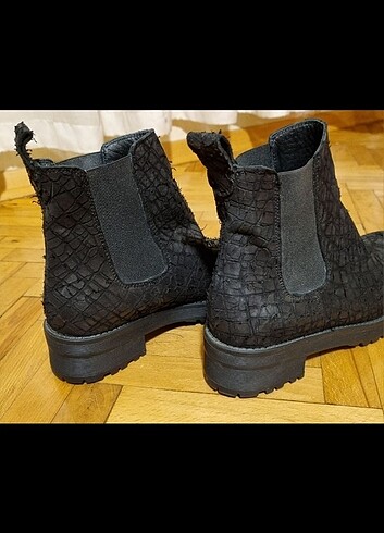  Kadın Bot - Görsel 2