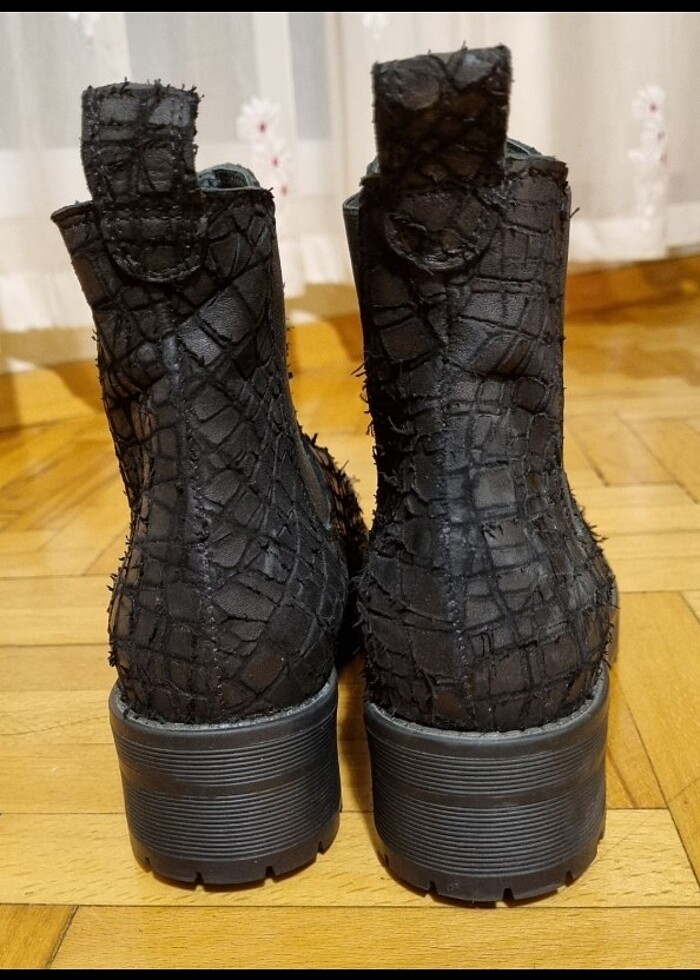  Kadın Bot - Görsel 3