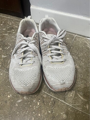 40 Beden Skechers günlük spor ayakkabı