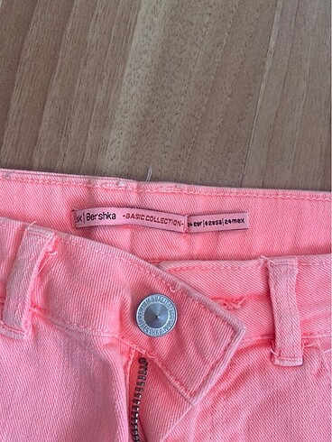 Bershka Rengi turuncu neon cok sık olmadıgı ıcın satıyorum:(