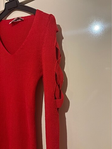 Diğer Kırmızı rengi kolları serıtlı acık