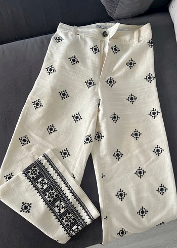 Beyaz Siyah Desenli Bol Kesim Kemerli Pantolon - Görsel 4