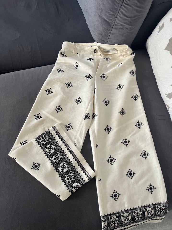 Beyaz Siyah Desenli Bol Kesim Kemerli Pantolon - Görsel 5