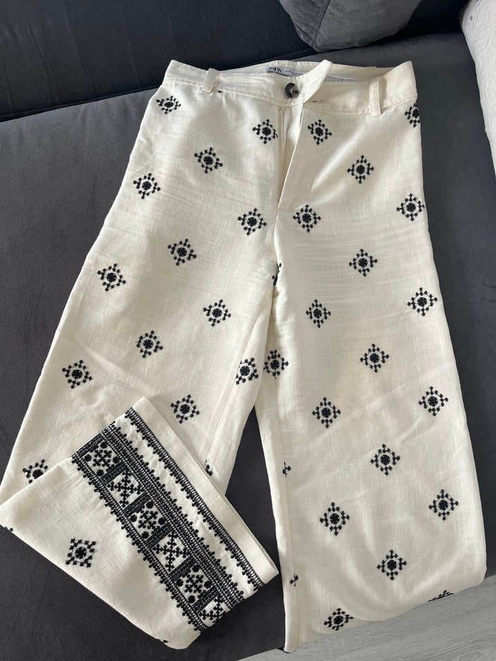 Beyaz Siyah Desenli Bol Kesim Kemerli Pantolon - Görsel 4