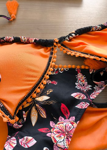 40 Beden çeşitli Renk siyah , turuncu,Püsküllü Bohem Desenli Kadın Bikini