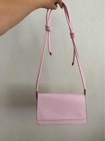 Pembe çanta