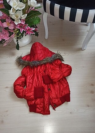 Kırmızı şişme mont