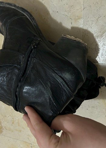 Siyah Deri Tokalı Kadın Uzun Çizme - Görsel 4