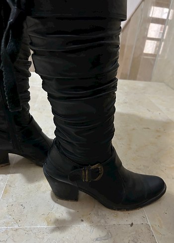 Siyah Deri Tokalı Kadın Uzun Çizme - Görsel 3