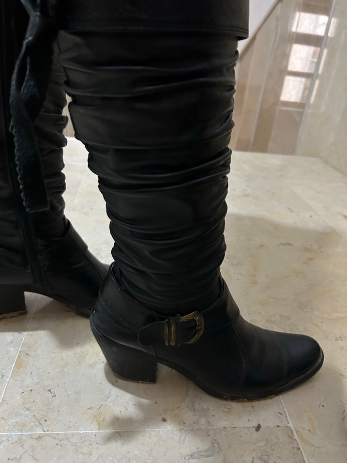 Siyah Deri Tokalı Kadın Uzun Çizme - Görsel 3