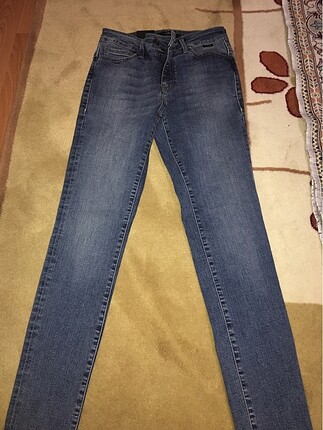 Etiketli mavi jean skinny yüksek bel