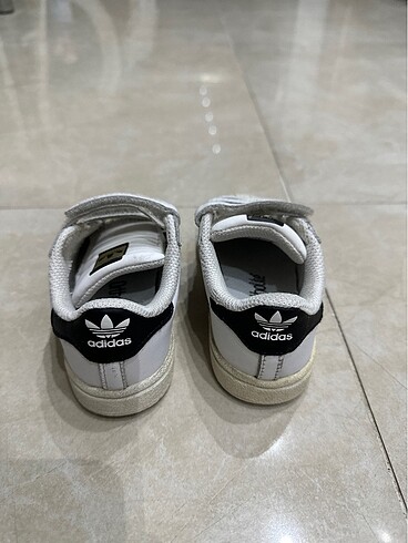 24 Beden Adidas çocuk ayakkabı