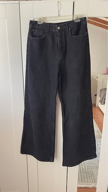 stradivarius. super wide leg jean