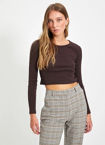 Trendyolmilla kahverengi geniş yaka fitilli esnek crop