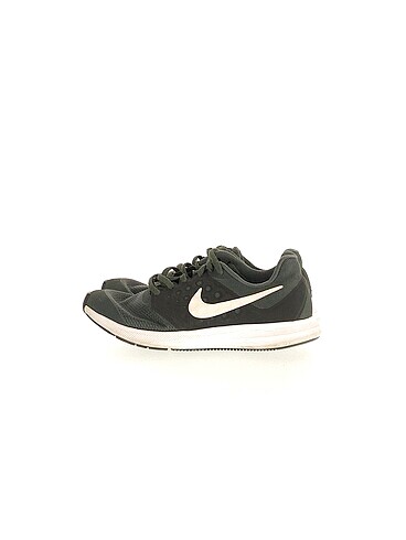 Nike Spor Ayakkabı %70 İndirimli.