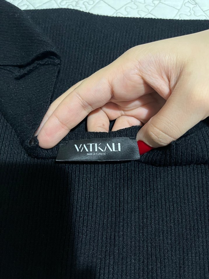 Vatkalı Siyah Kadın Triko bluz - Görsel 3