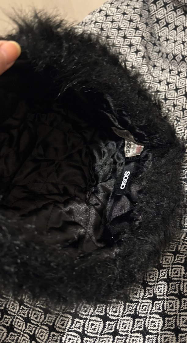 Siyah Yün Kadın Şapka Peluş Detaylı - Görsel 3