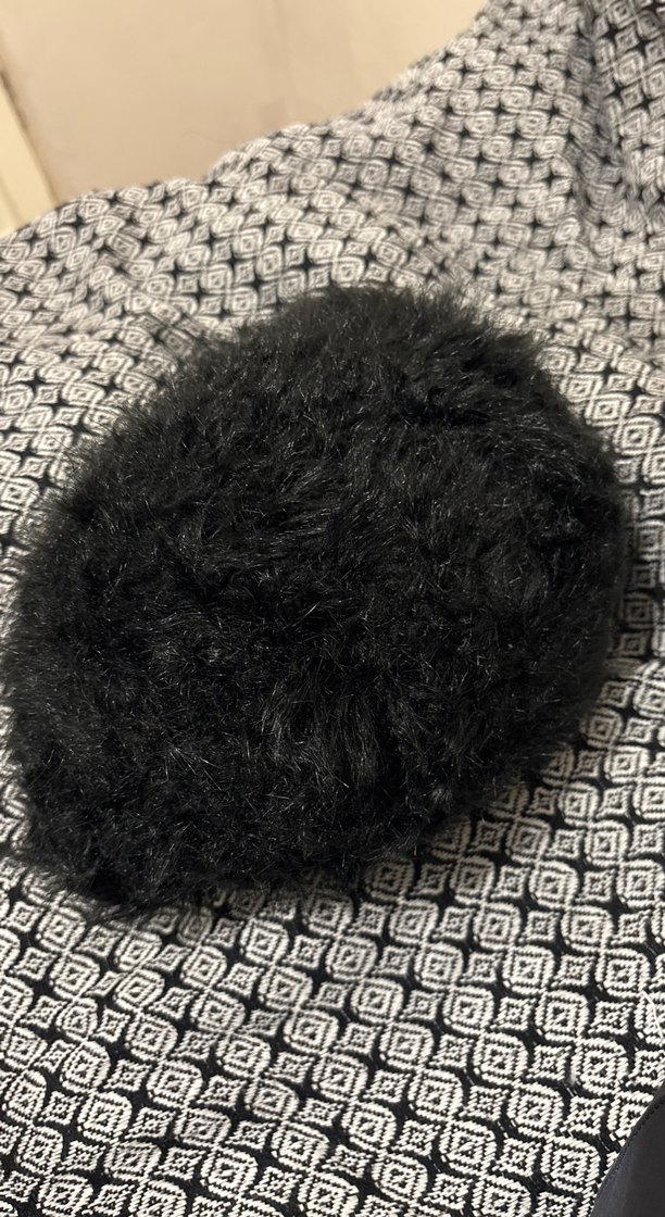 Siyah Yün Kadın Şapka Peluş Detaylı - Görsel 2