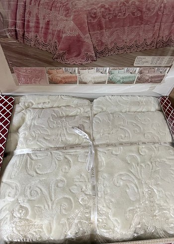 Beden Ekru renk yatak örtüsü takımı