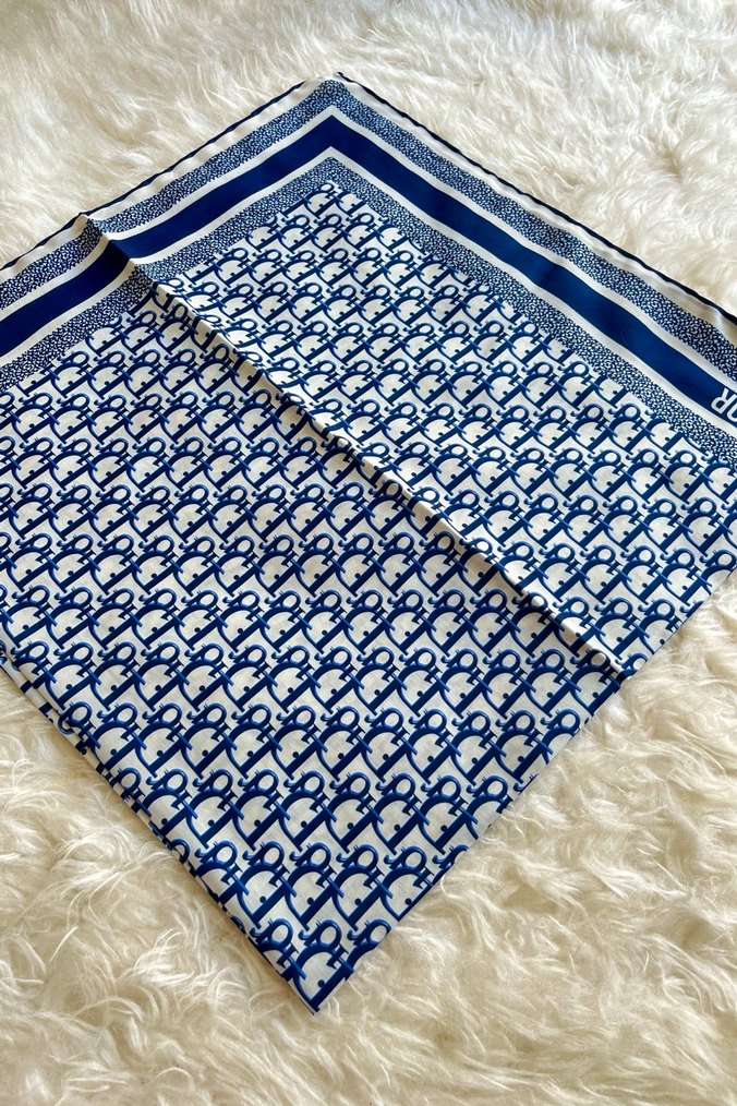 Lacivert logo desen eşarp - Görsel 3