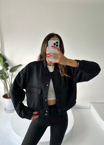 Siyah Düğmeli Kısa Ceket - Görsel 4