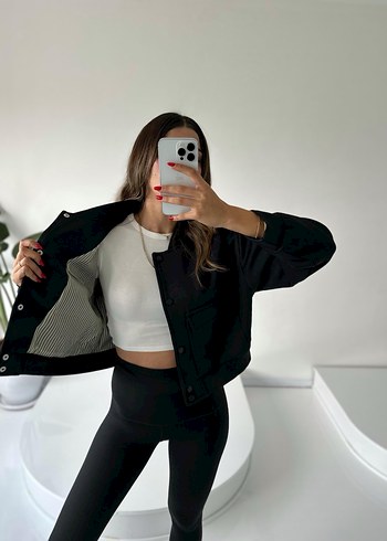 Siyah Düğmeli Kısa Ceket - Görsel 2