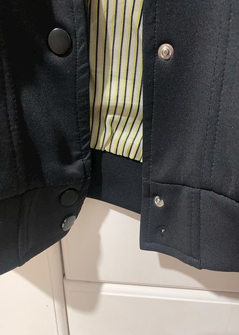 Siyah Düğmeli Kısa Ceket - Görsel 5