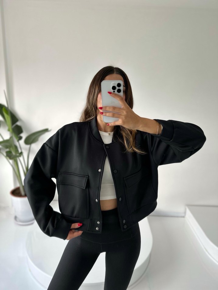 Siyah Düğmeli Kısa Ceket - Görsel 4