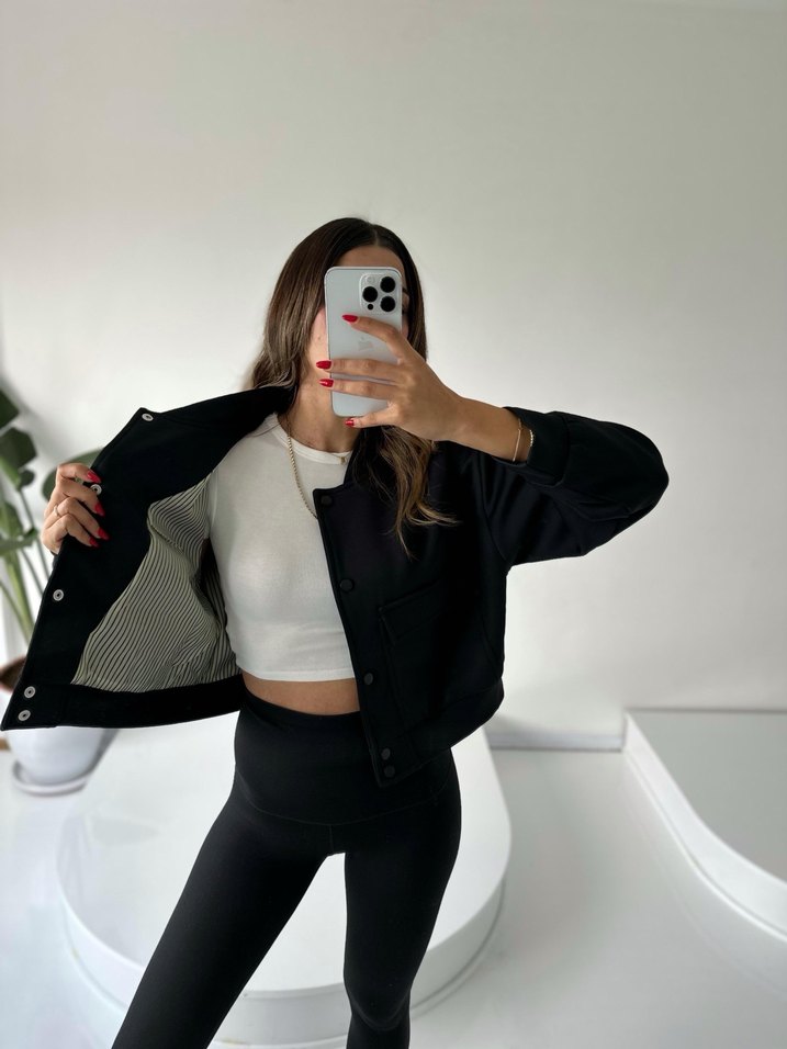 Siyah Düğmeli Kısa Ceket - Görsel 2