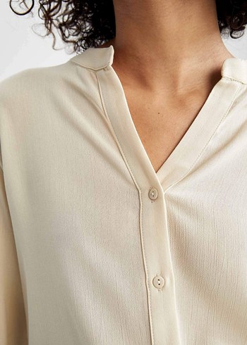 Bej V Yakalı Uzun Kollu Kadın gömlek - Görsel 4
