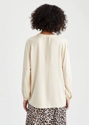 Bej V Yakalı Uzun Kollu Kadın gömlek - Görsel 3