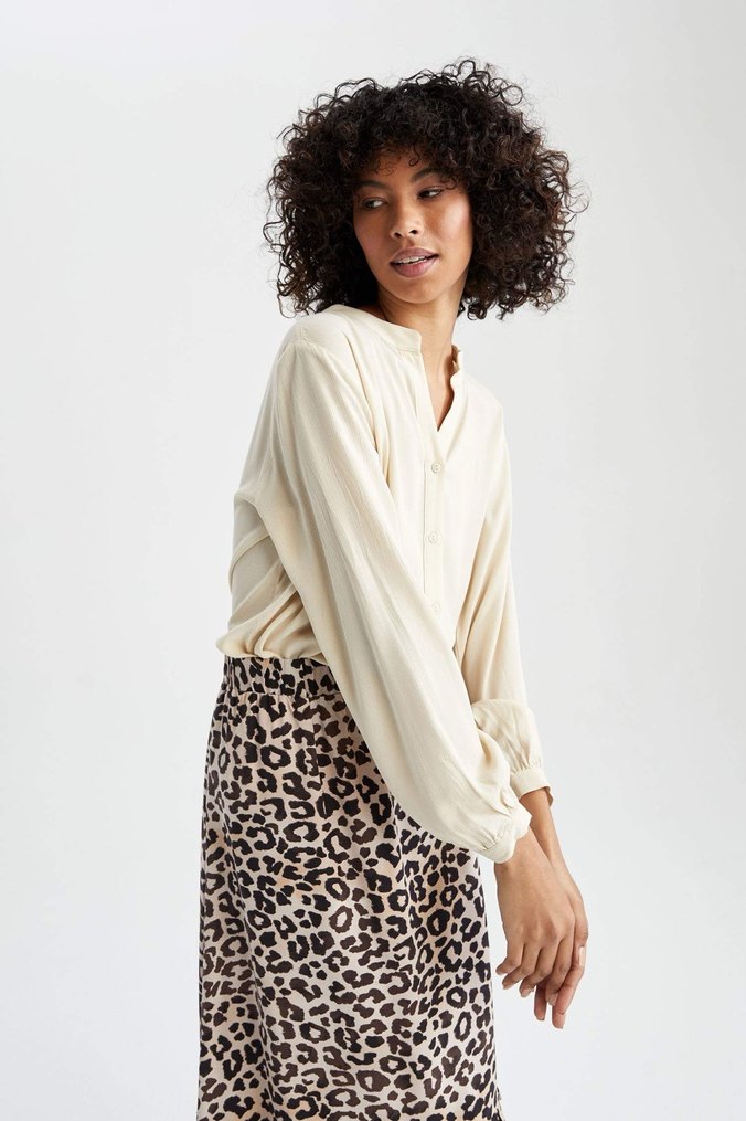 Bej V Yakalı Uzun Kollu Kadın gömlek - Görsel 2