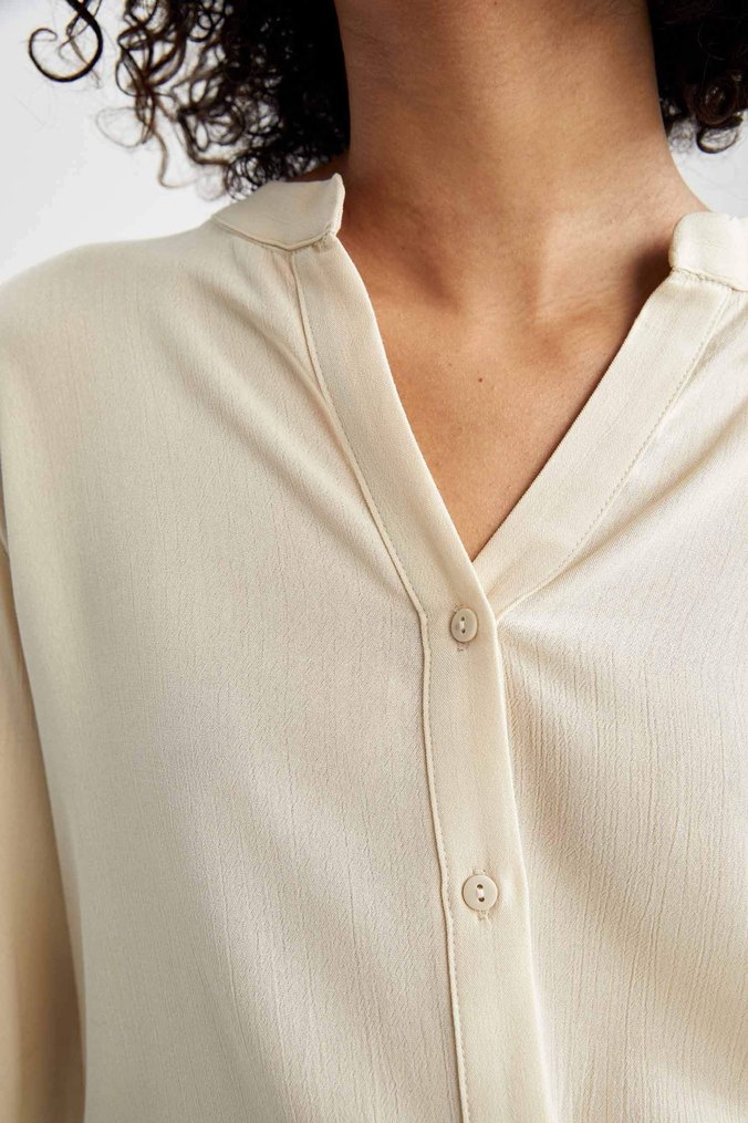 Bej V Yakalı Uzun Kollu Kadın gömlek - Görsel 4