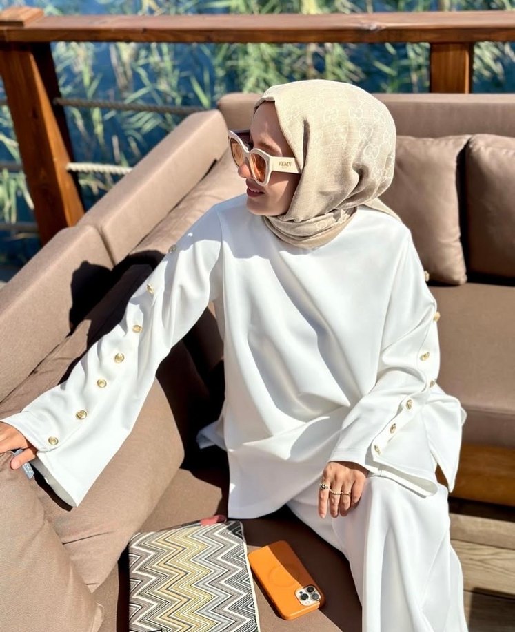 Düğmeli Beyaz Kadın Uzun Scuba Takım - Görsel 3