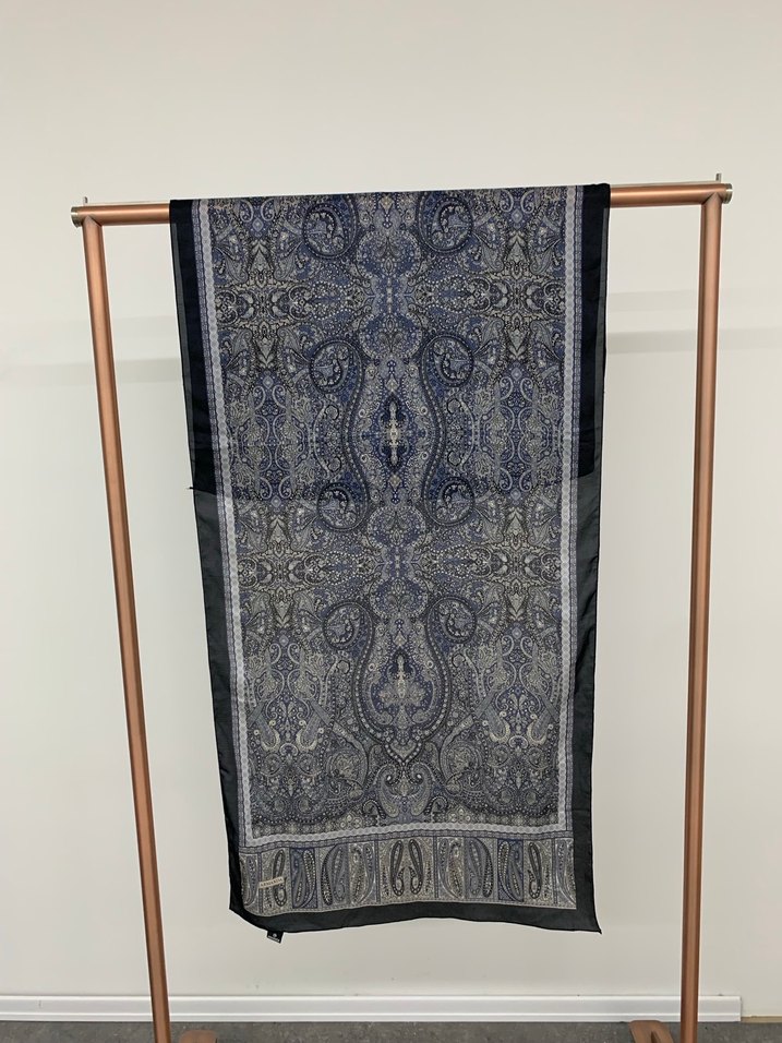 Gri Bohem Tarzı Saten Şal - Görsel 3