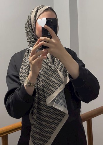 Beden Fendi şal