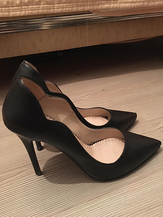 Kenarları detaylı siyah stiletto 