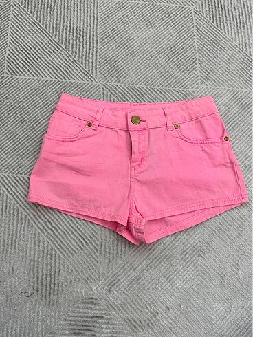 PEMBE ŞORT