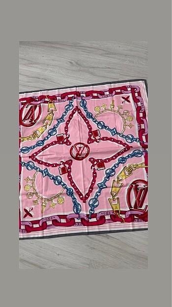 Beden pembe Renk LOUİS VUITTON İTALY EŞARP