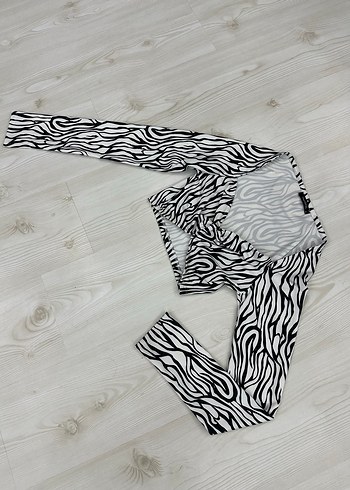 34 Beden TRENDYOL ZEBRA DESEN CROP BLUZ