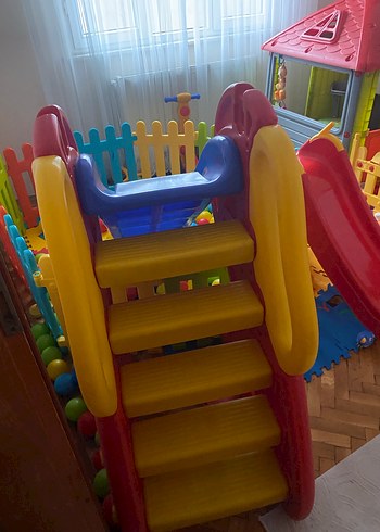 Kırmızı Kaydıraklı Çocuk Oyun Evi - Görsel 10