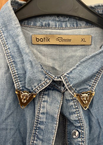 Batik Düğmeli Mavi Denim Kadın Gömlek