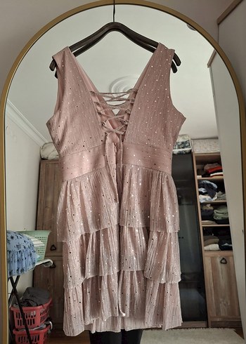 toz pembe Parlak Mini Volanlı V Yaka Elbise - Görsel 2