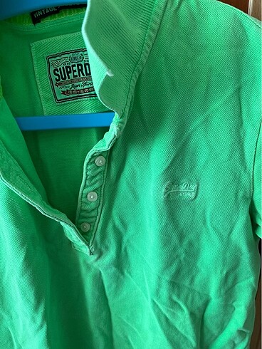 l Beden Superdry tisort yakali