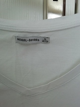 Beyaz bershka v yaka tişört 